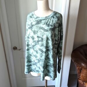 NWT Wonderly Soft Green Print Sweatshirt